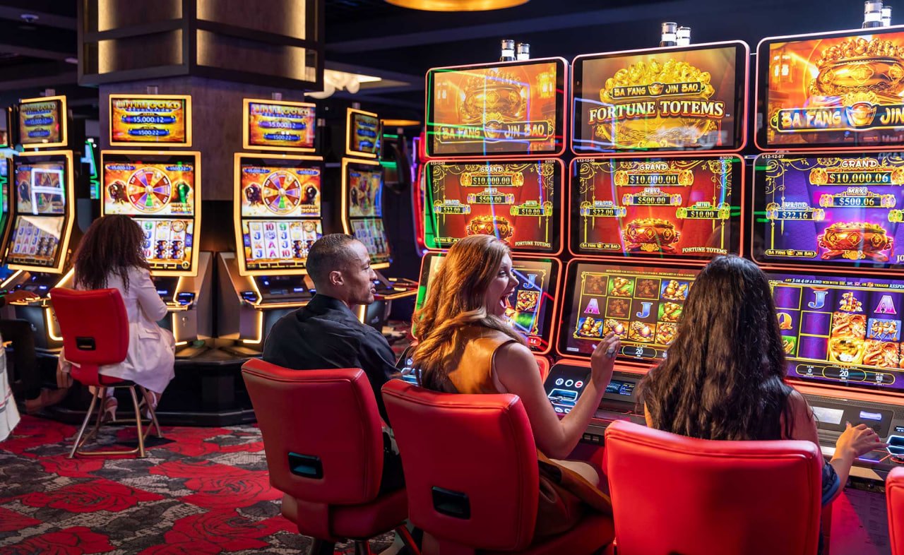 em777 slot game lobby showing reel titles on a mobile screen
